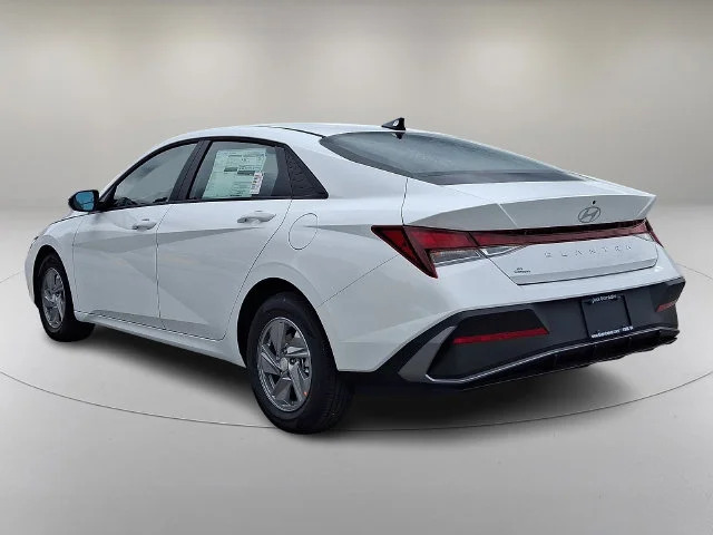 New 2026 White Hyundai SE image 5