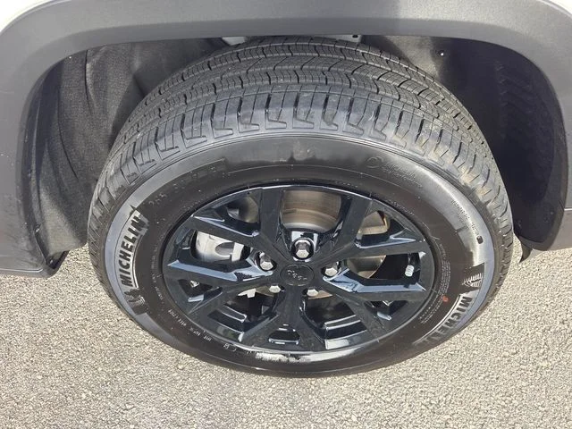 Used 2024 White Jeep Altitude X image 18
