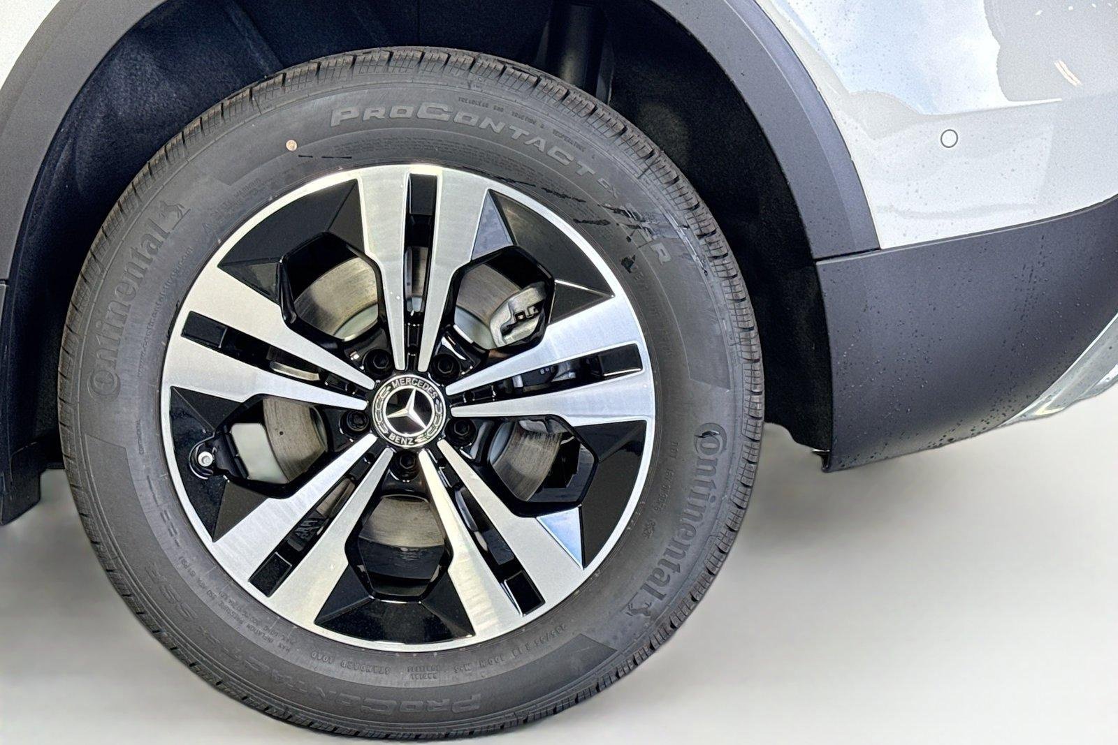 New 2026 Polar White Mercedes-Benz GLB 250 image 29