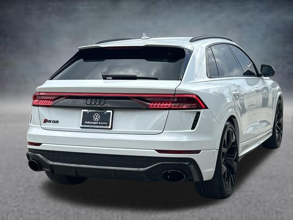 Used 2024  Audi 4.0T image 5