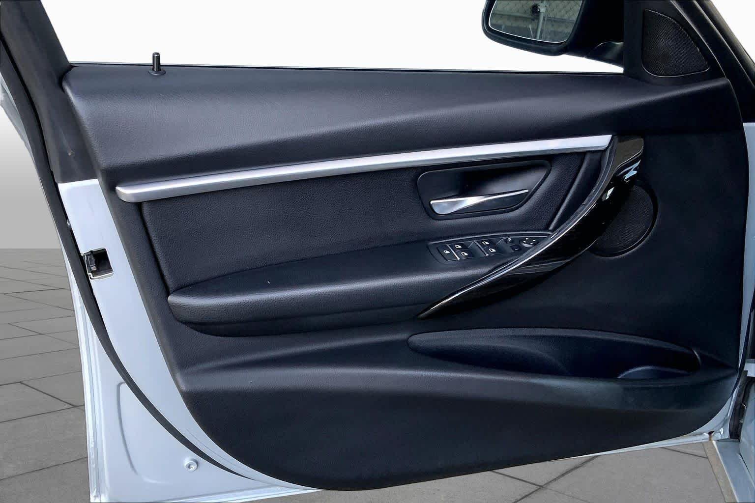 Used 2017 GLACIER SILVER METALLIC BMW 330i xDrive image 22