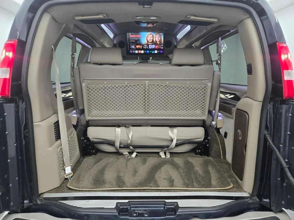 2023 GMC Savana Cargo Work Van - Photo 6