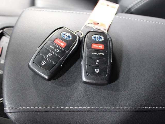 Used 2021 Blizzard Pearl Toyota XLE image 19