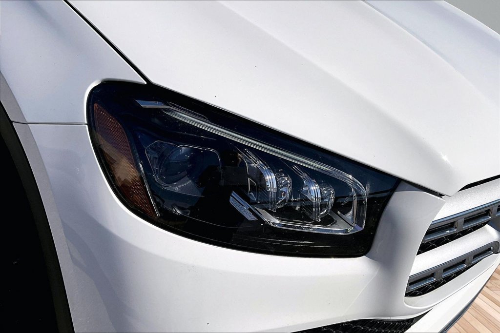 Used 2022 White Mercedes-Benz GLS 450 image 28