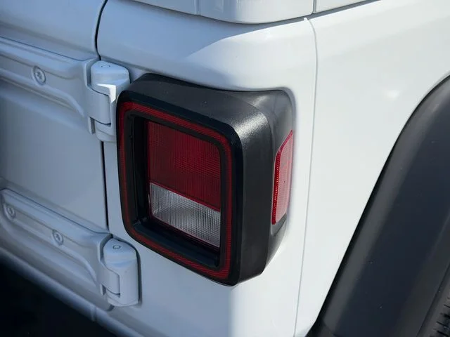 Used 2022 White Jeep Unlimited Rubicon image 7