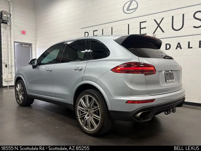 Used 2018  Porsche Base image 7