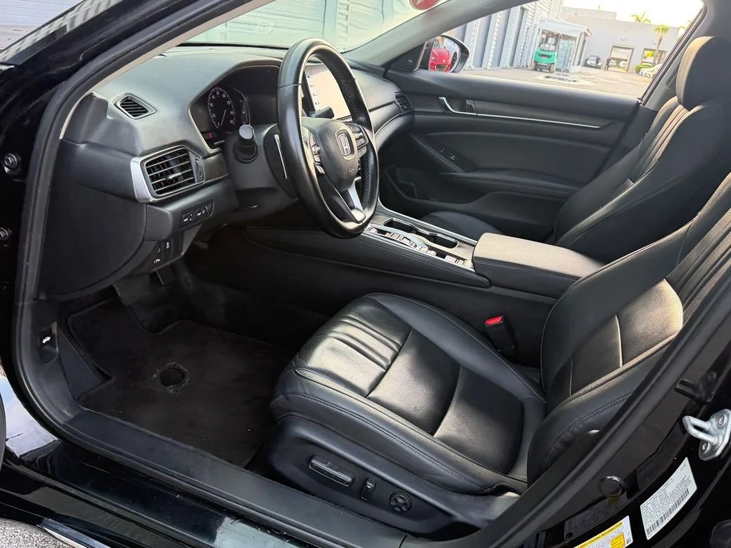 Used 2022 Black Honda Touring image 11