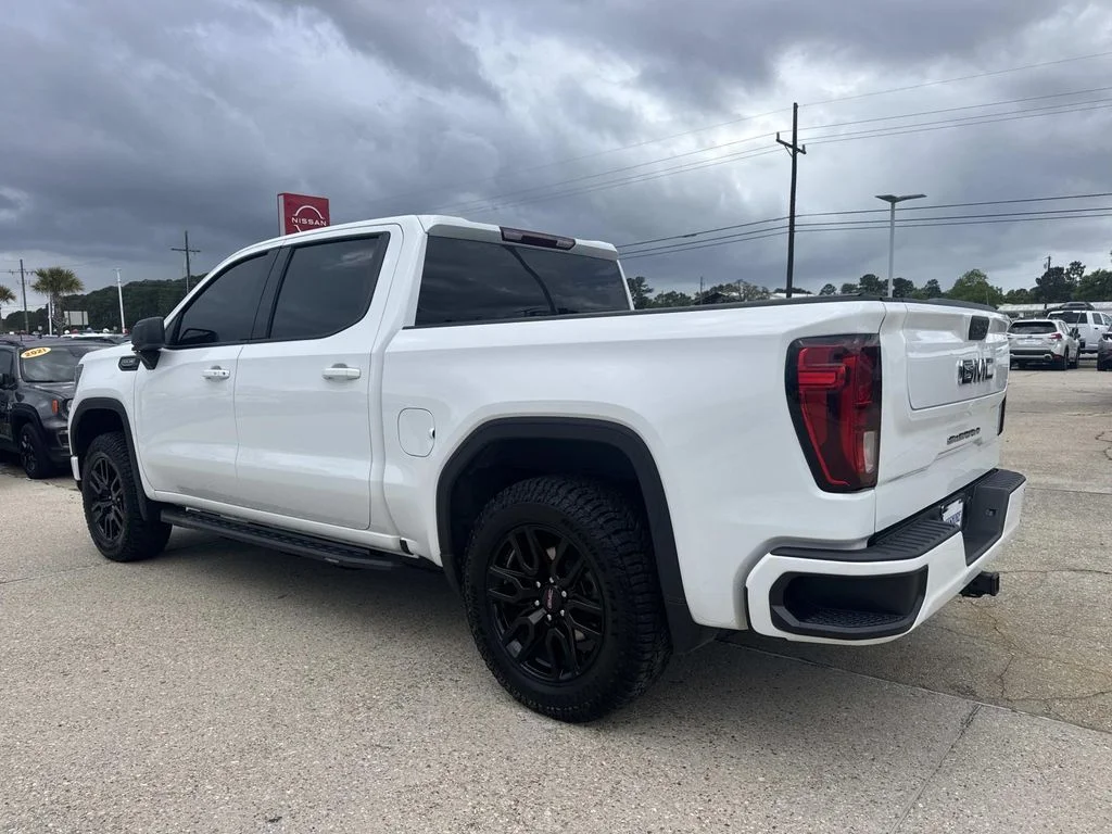 Used 2024 White GMC Elevation image 5