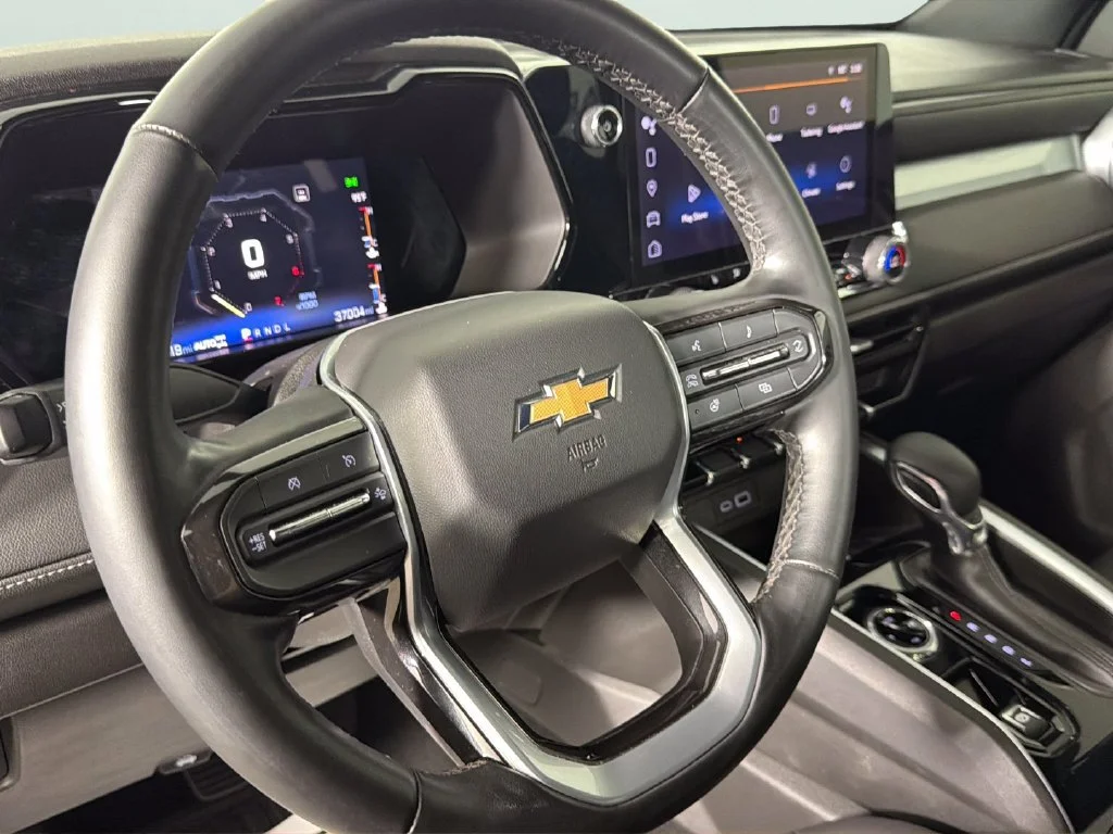 Used 2023 BLACK Chevrolet 4WD LT image 22