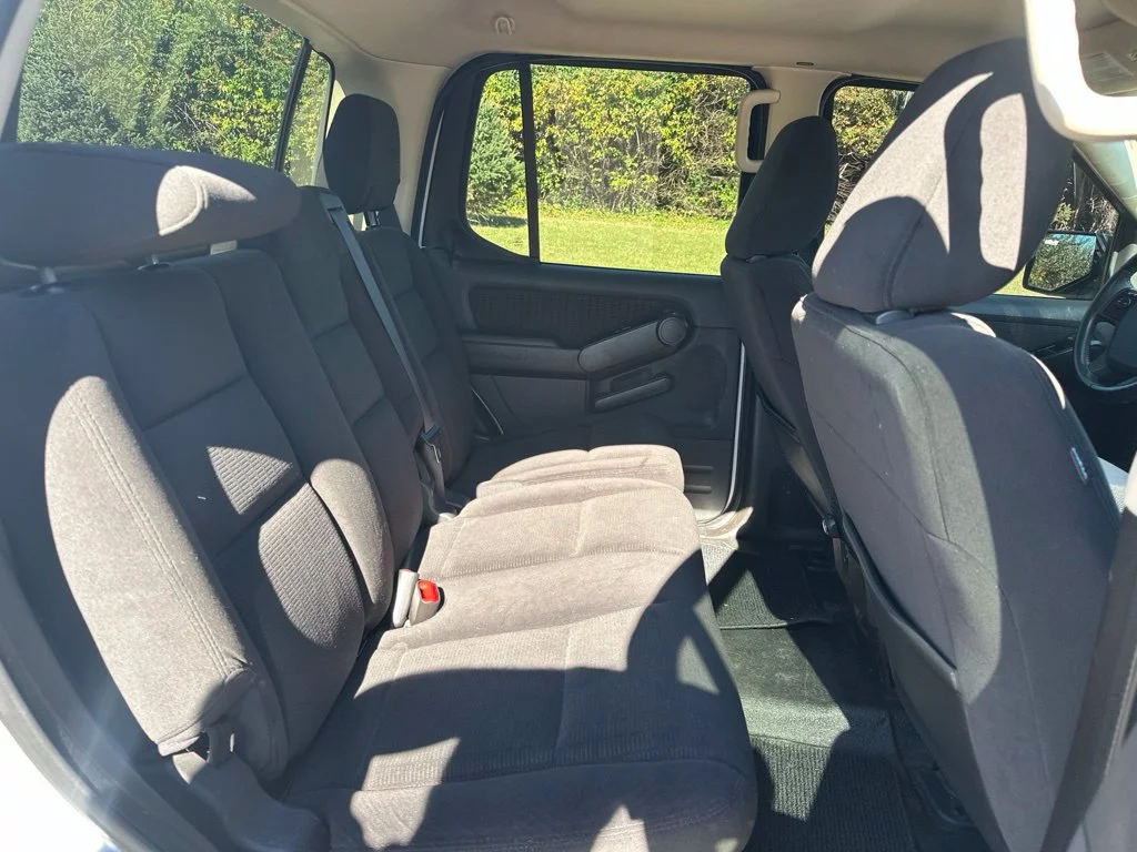 Used 2010 Silver Ford XLT image 19