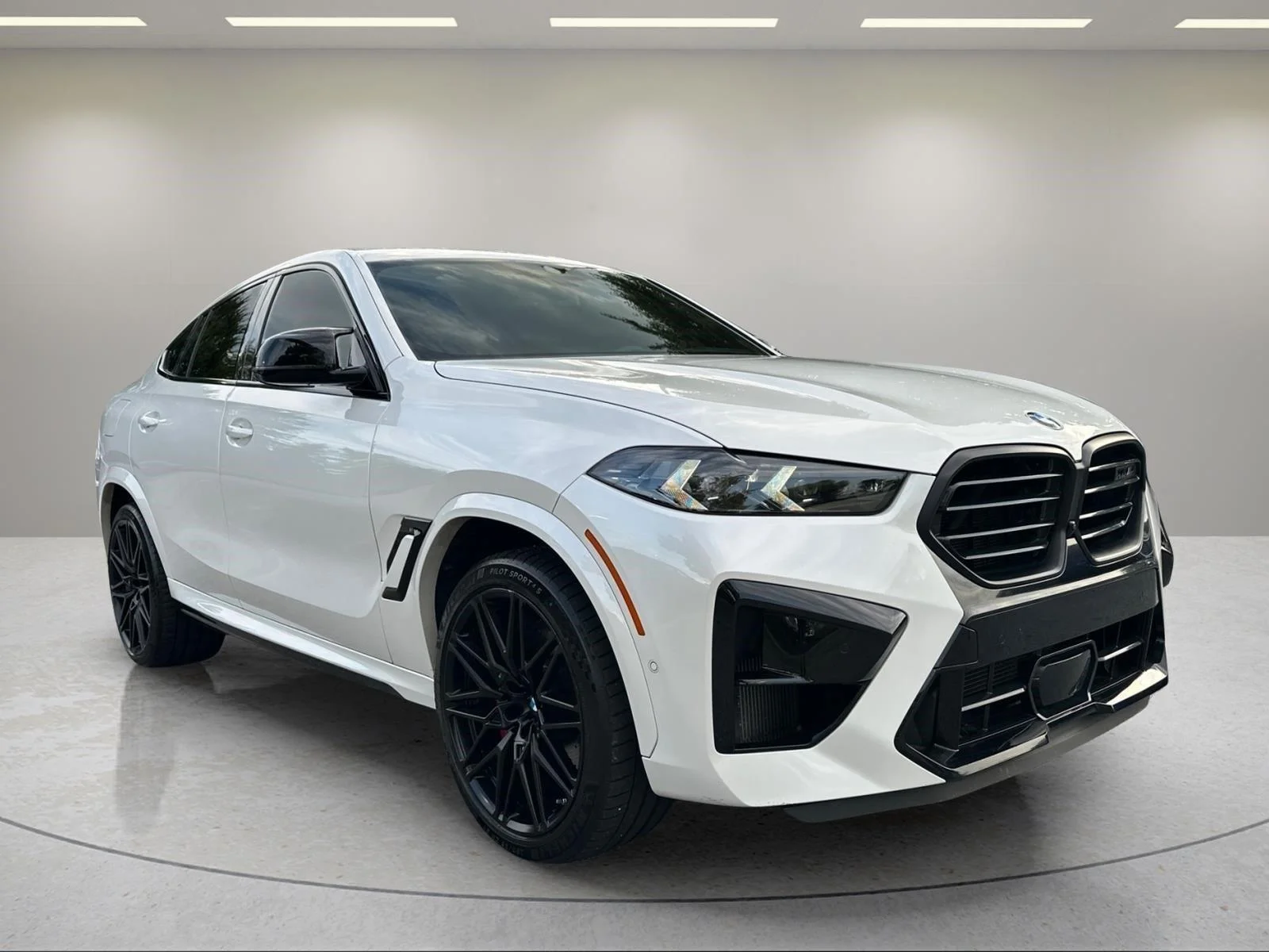 Used 2024 Mineral White Metallic BMW  image 9