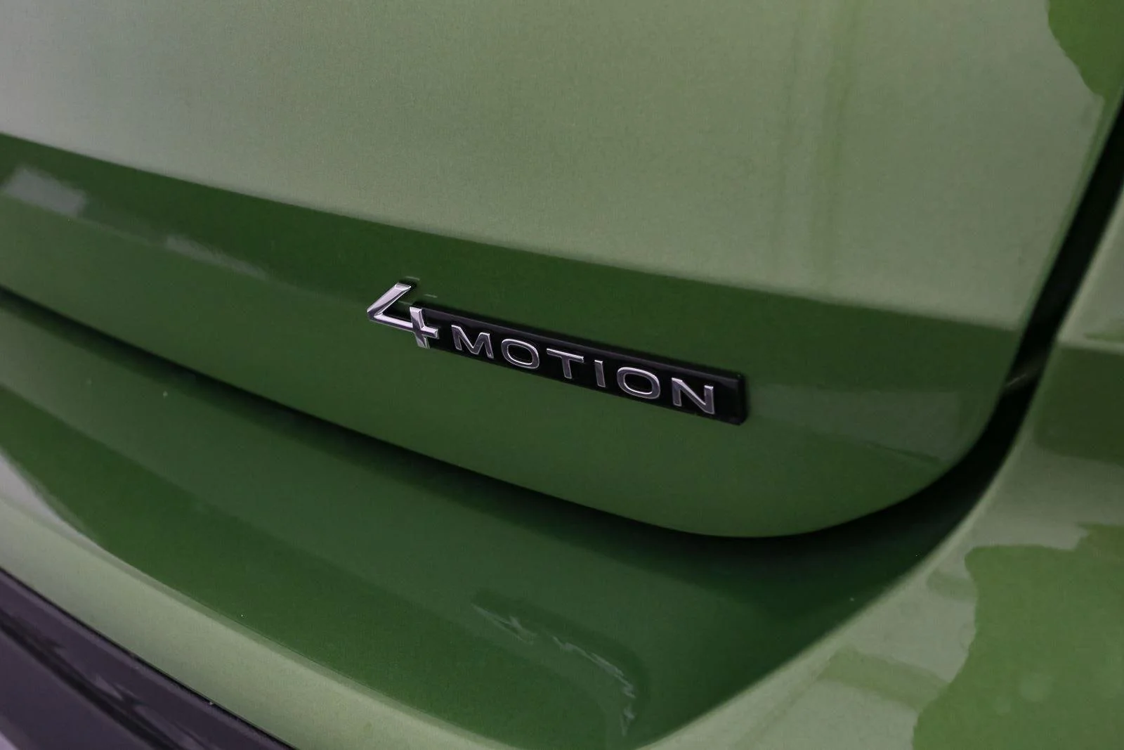 New 2026 Bright Moss Green Metallic Volkswagen SE image 11