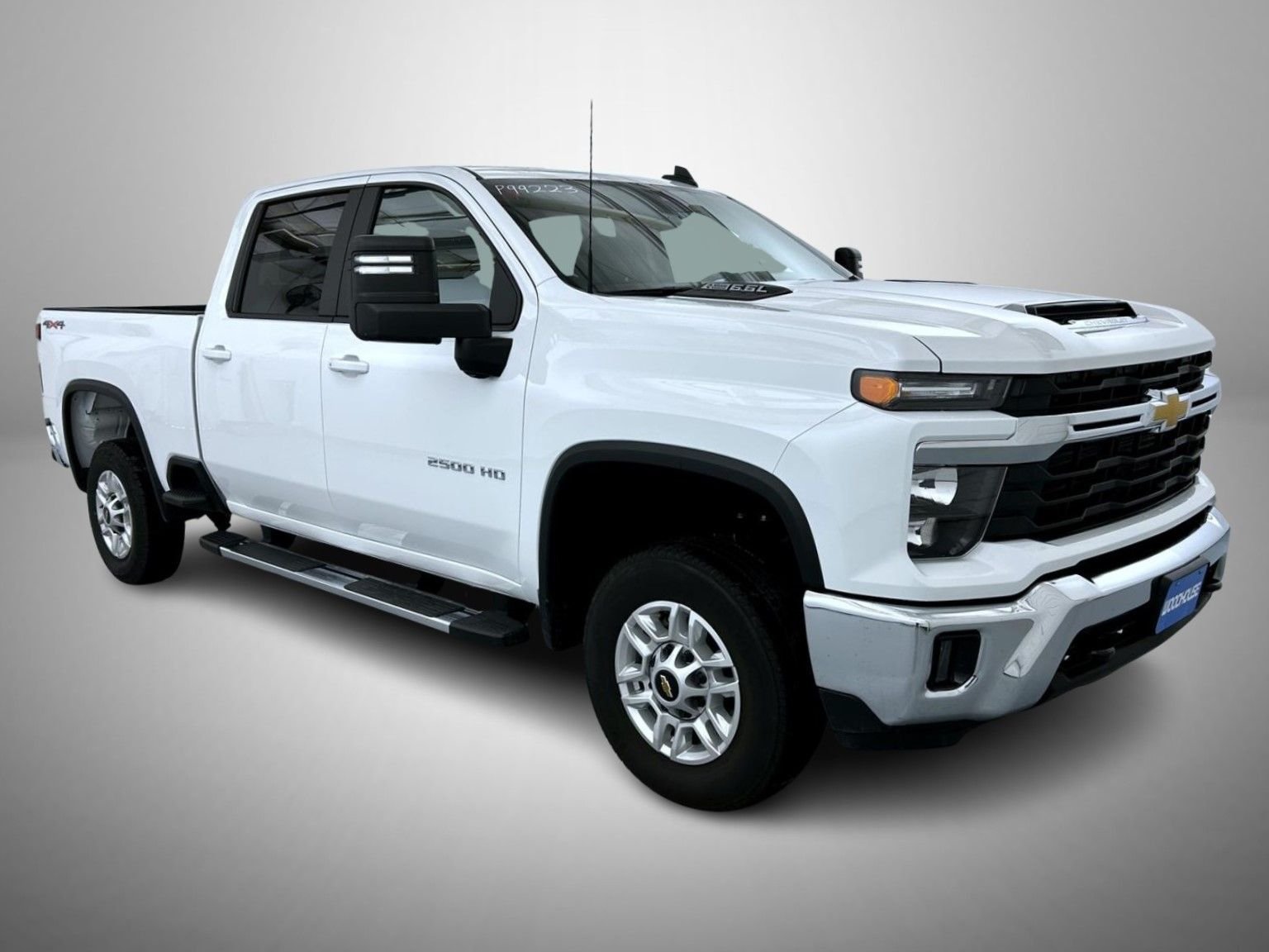 Used 2025 White Chevrolet LT image 3