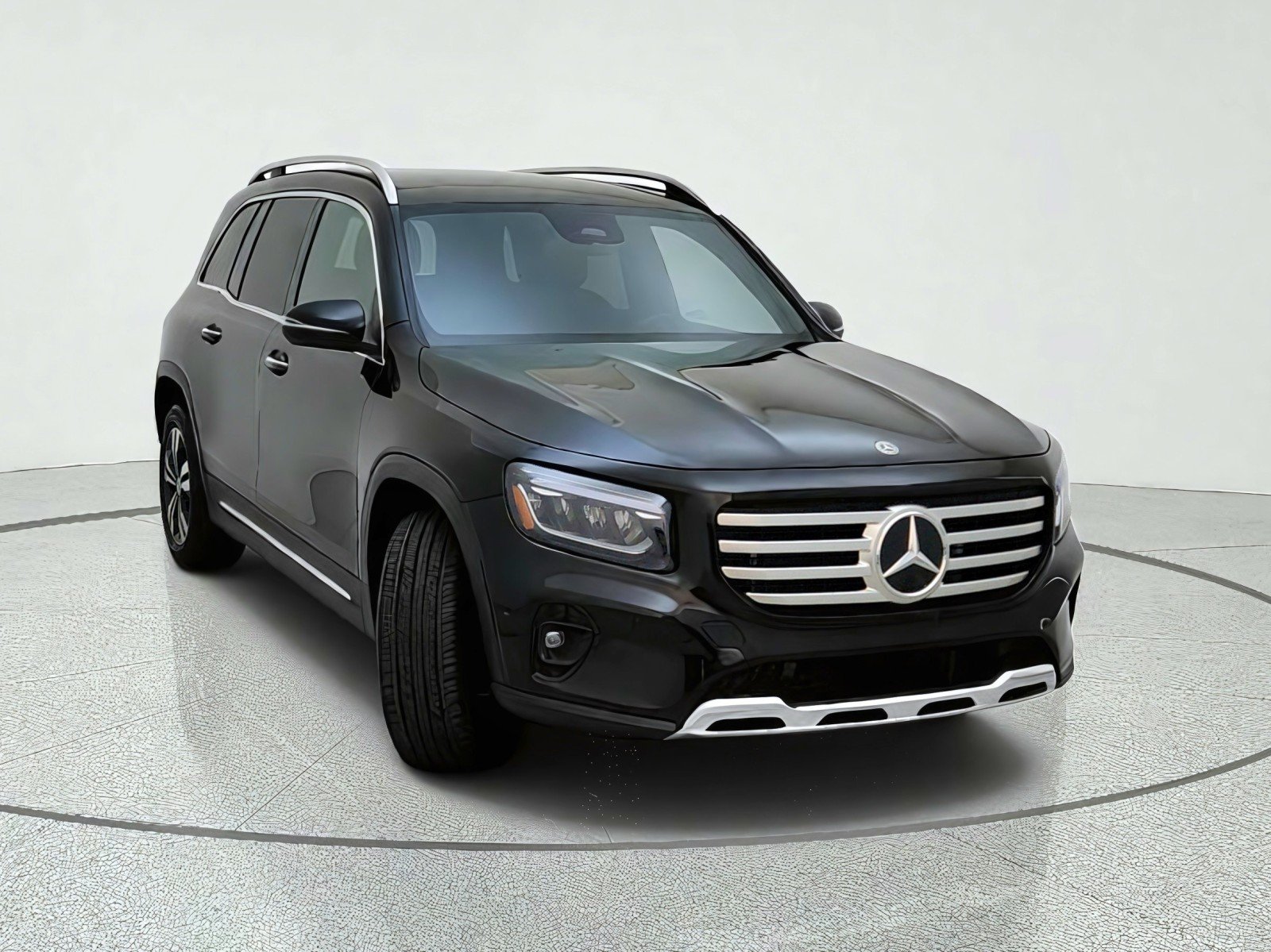 Used 2026 Night Black Mercedes-Benz GLB 250 image 4