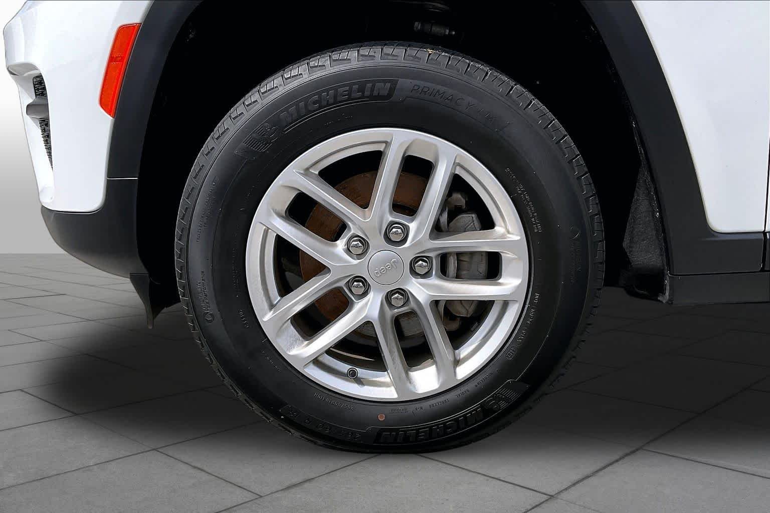 Certified Used 2023 Bright White Clearcoat Jeep Laredo image 11