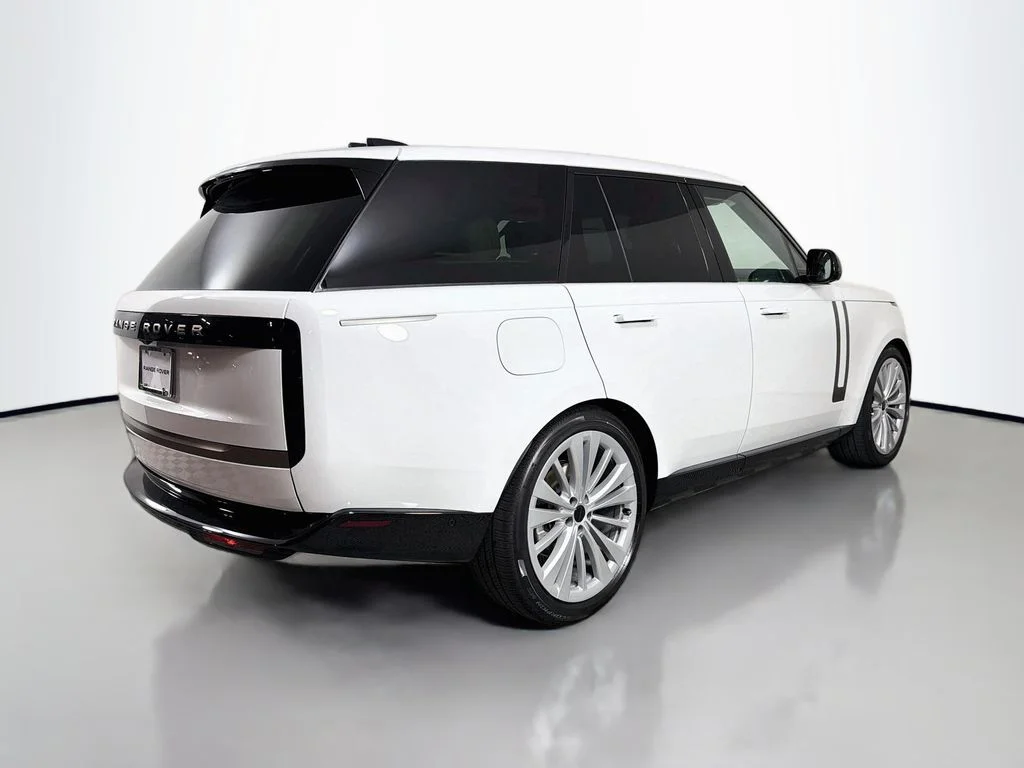 New 2026 Fuji White Land Rover SE image 5