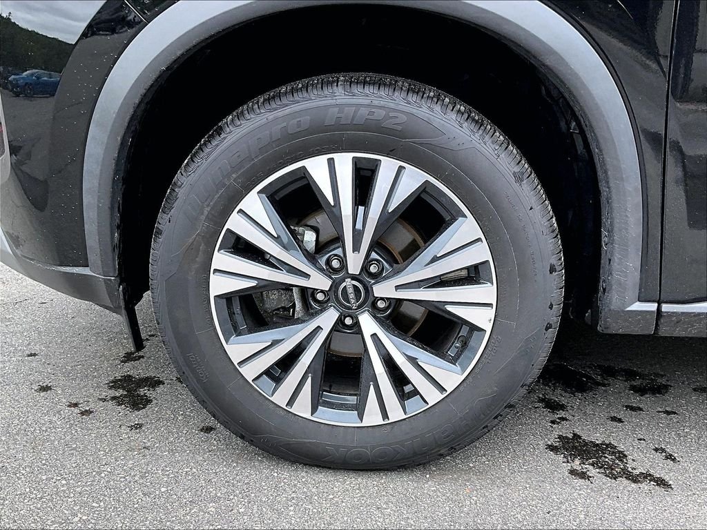 Used 2022 Super Black Nissan SV image 7