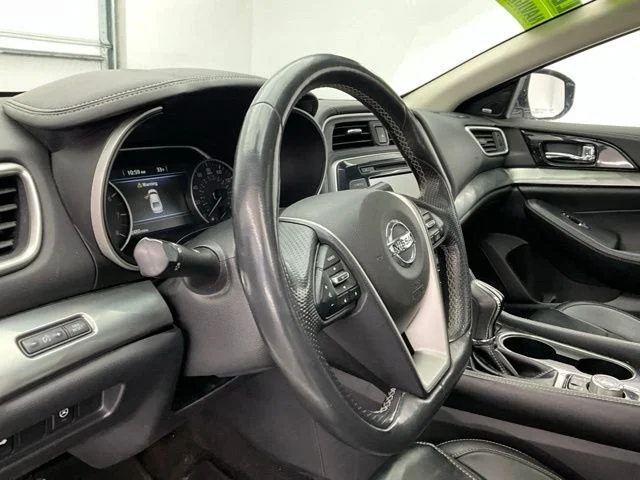 Used 2021 White Nissan 3.5 SL image 17