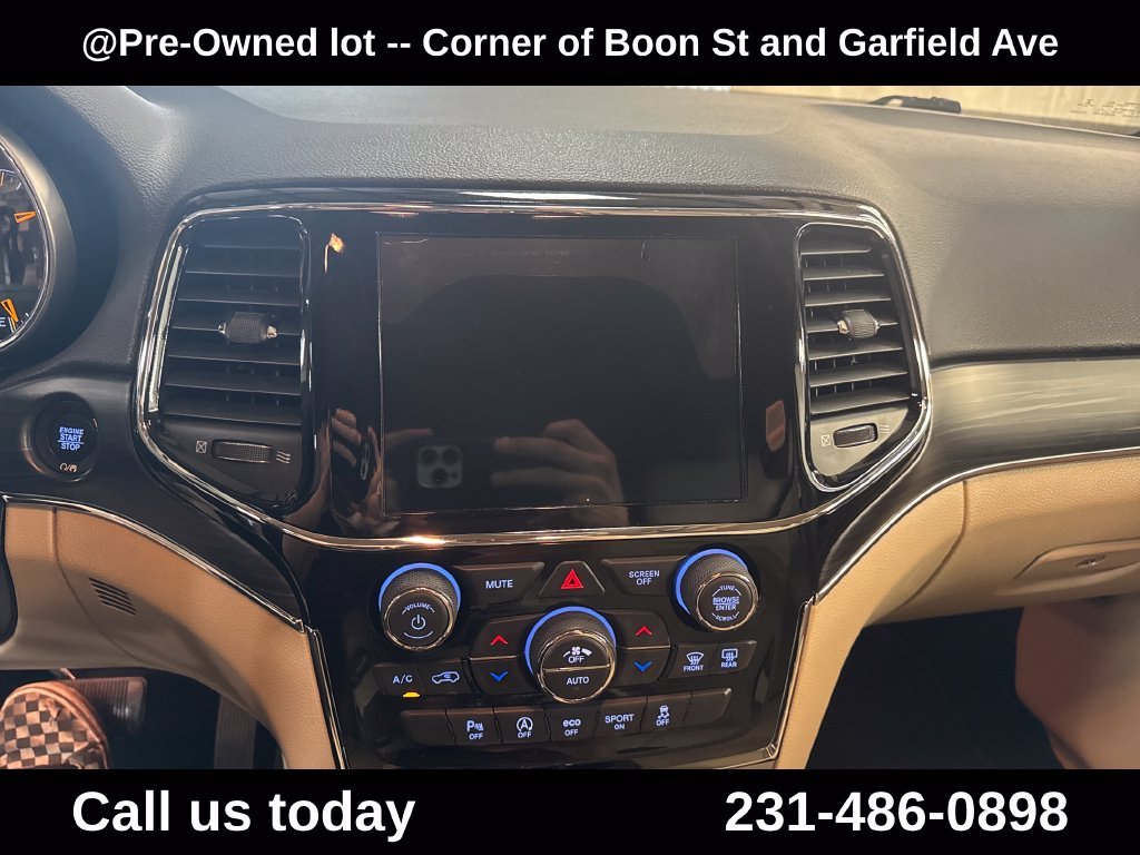 Used 2020 White Jeep Limited image 19