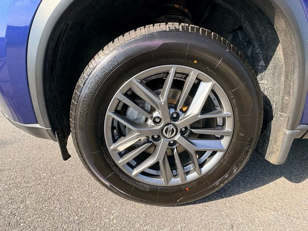 Used 2021 Blue Nissan S image 15