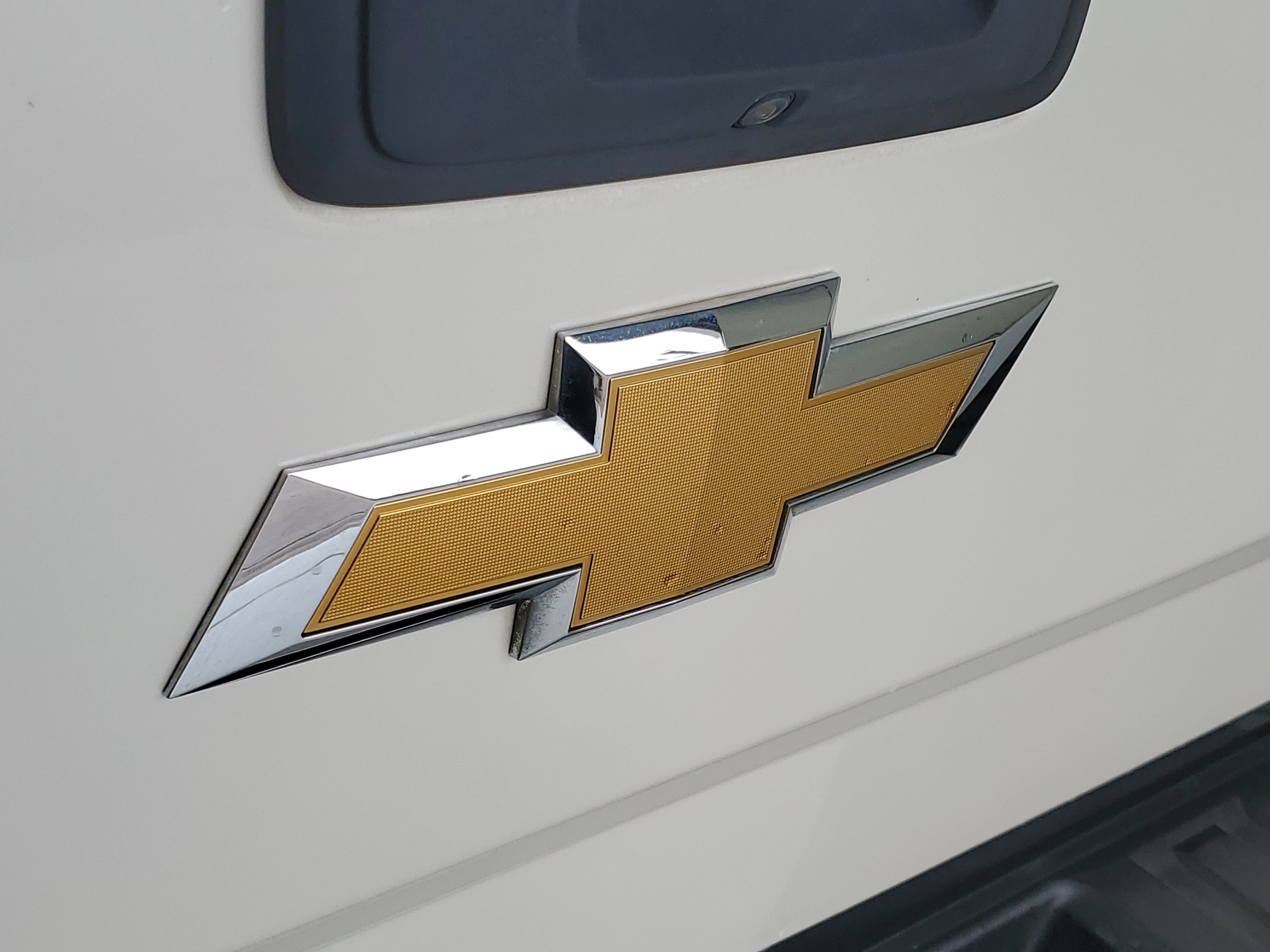 Used 2015 White Diamond Pearl Chevrolet LT image 9