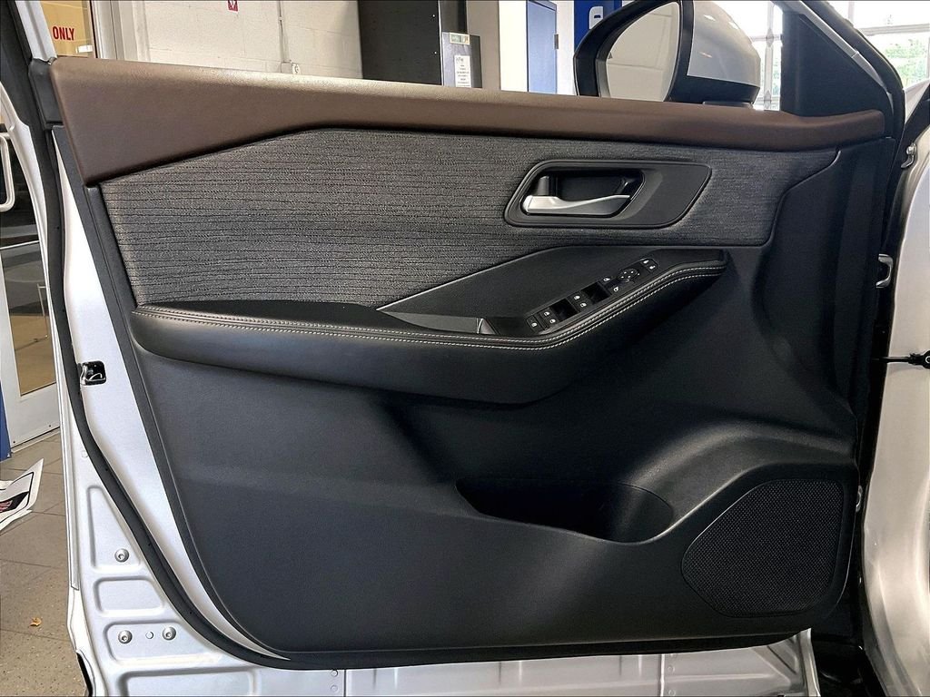 Used 2023 Silver Nissan SV image 9