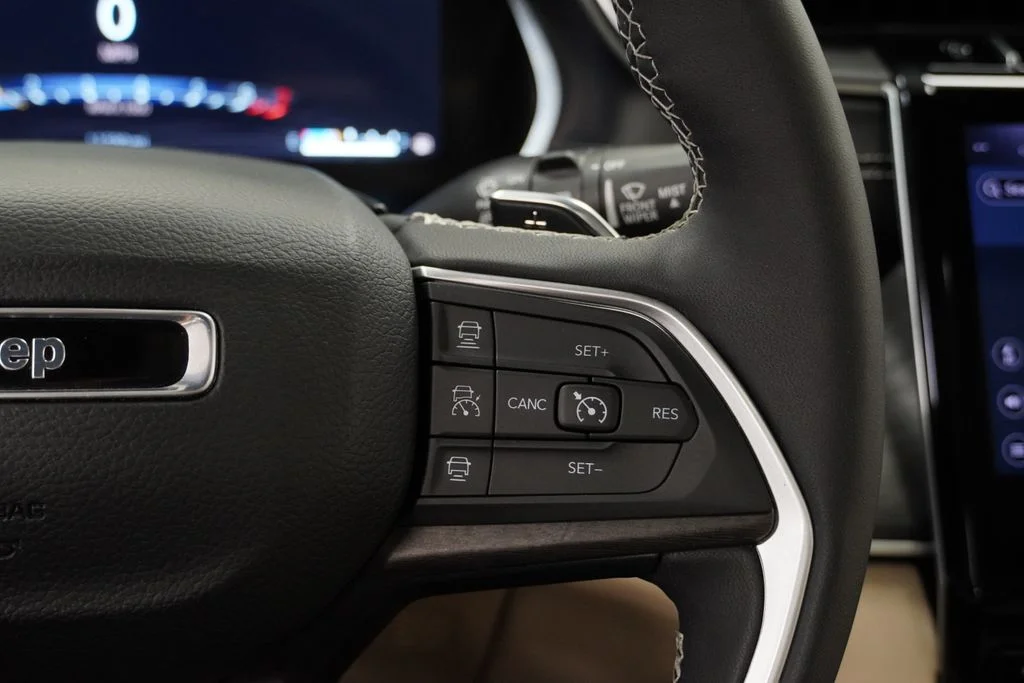 Used 2025 Red Jeep Limited image 33