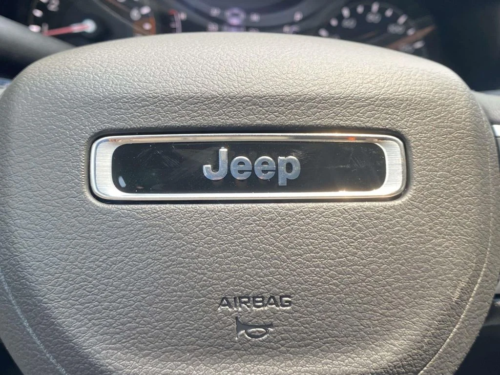 New 2026 Silver Zynith Metallic Clearcoat Jeep Latitude Altitude image 28
