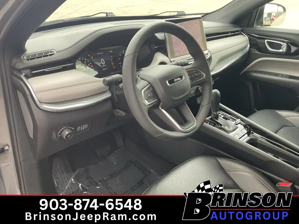 Used 2023 Grey Jeep Limited image 26