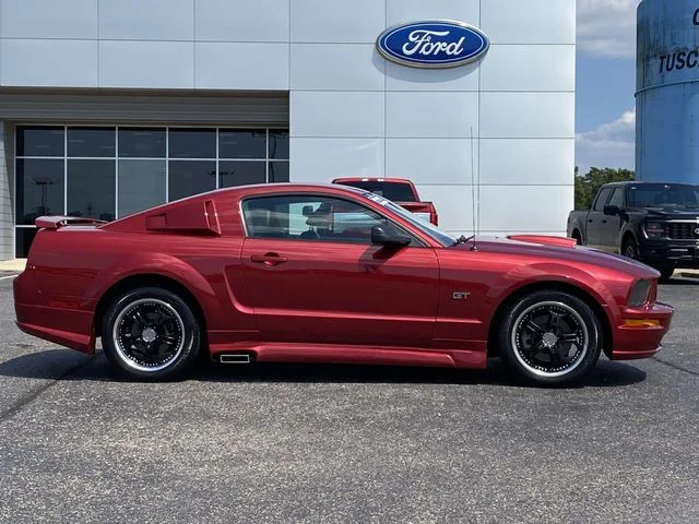 Used 2006 Red Ford GT Premium image 2