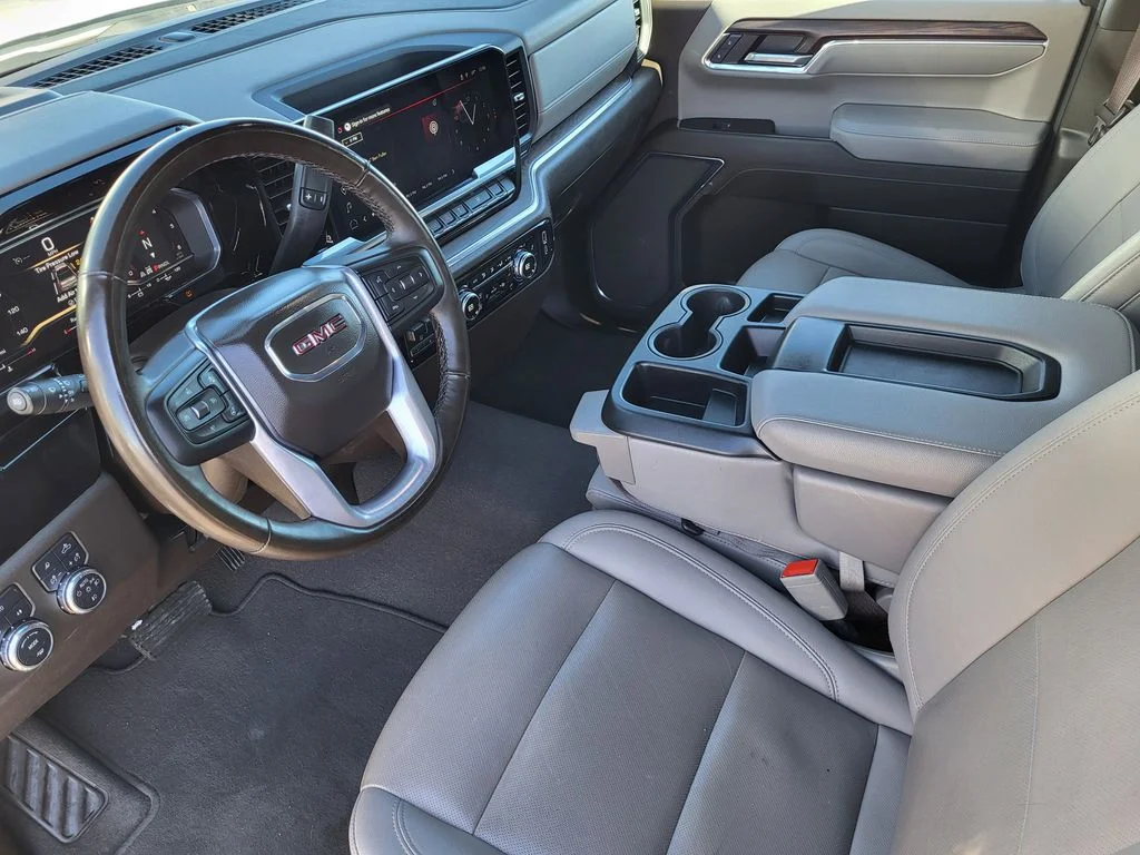 Used 2025 Summit White GMC SLT image 10
