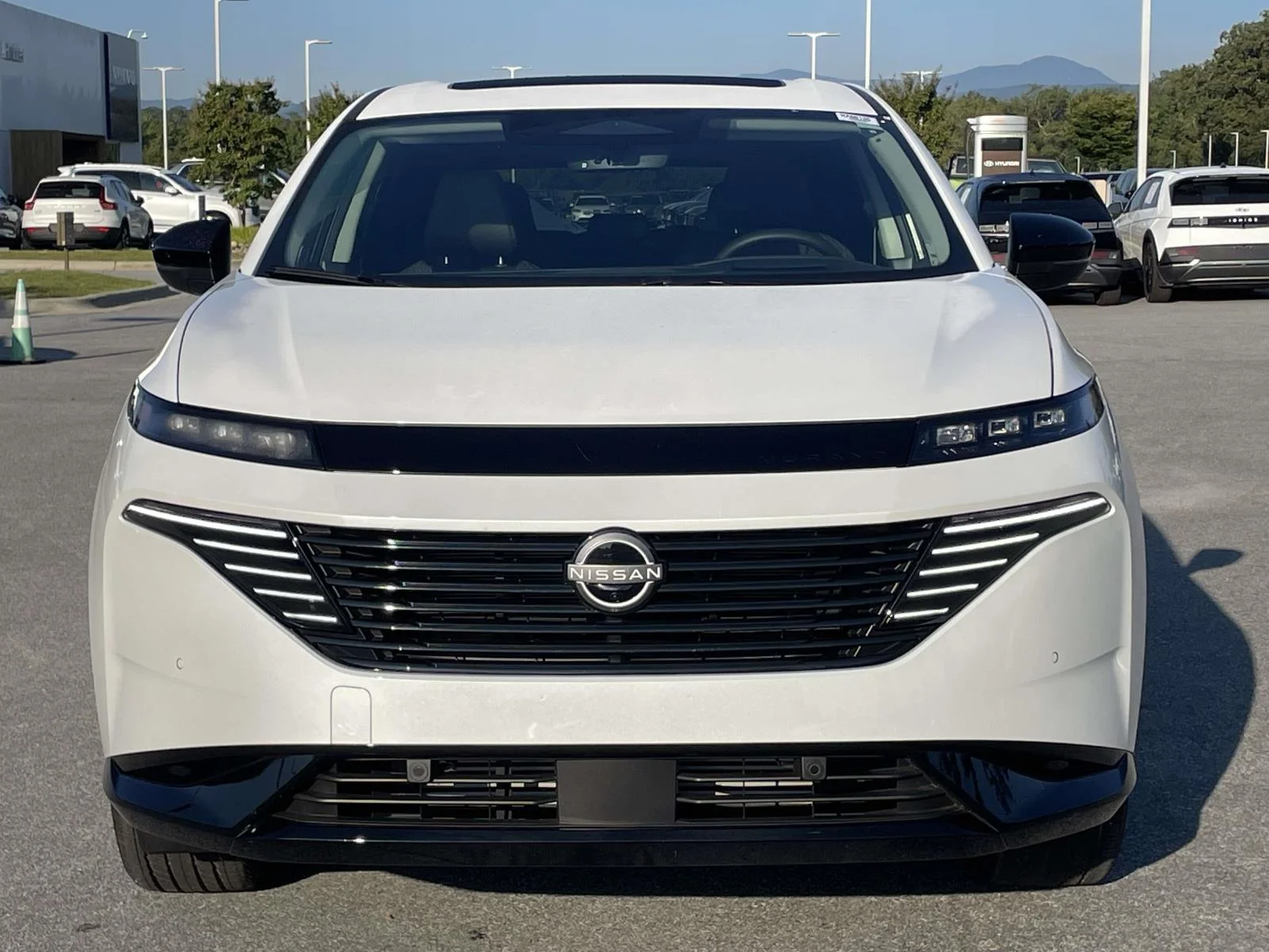 Used 2025 Everest White Pearl Tricoat Nissan Platinum image 25