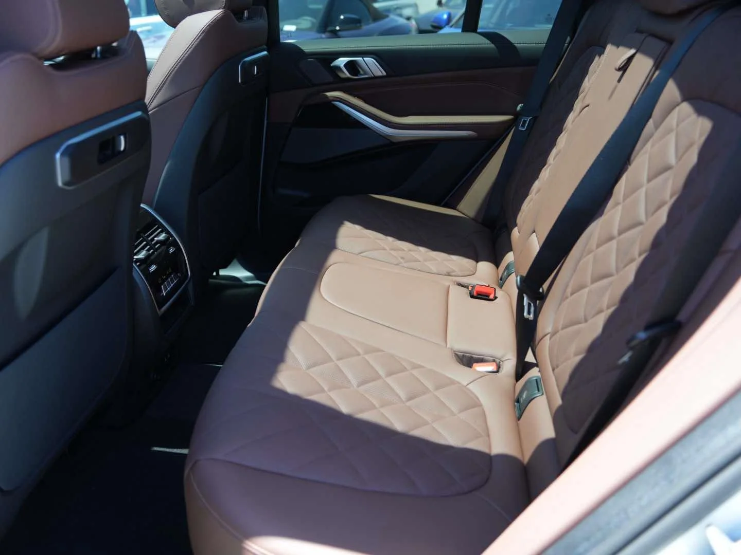 New 2026 Mineral White Metallic BMW sDrive40i image 10