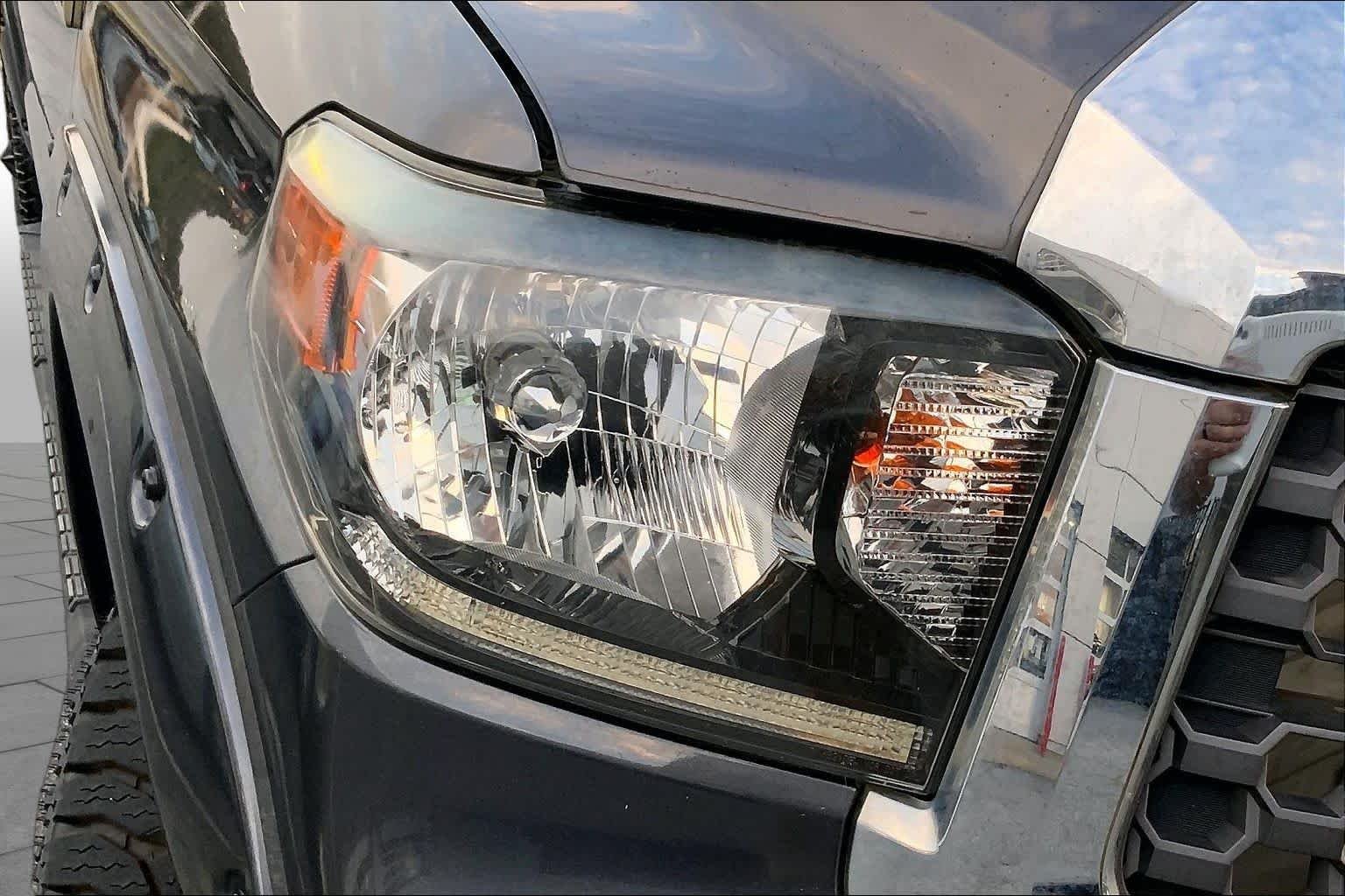 Used 2018 Magnetic Gray Metallic Toyota SR5 image 26