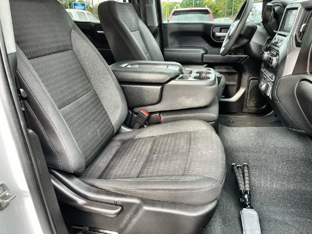 Used 2022 White Chevrolet Custom image 26