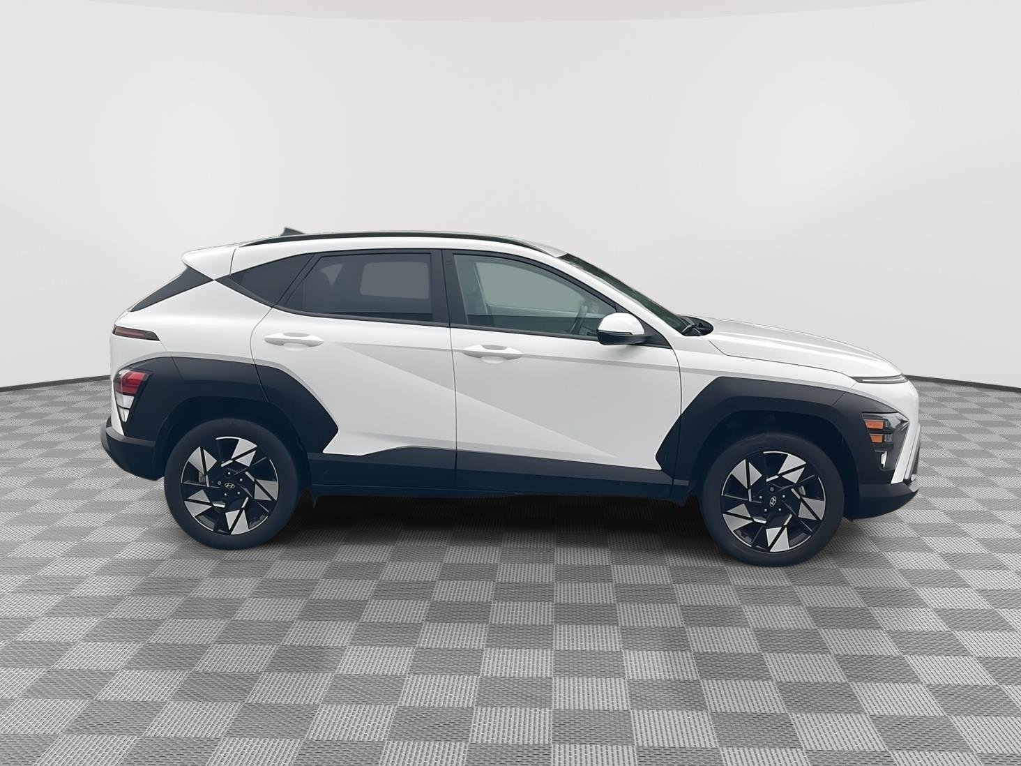 Used 2024 Atlas White Hyundai SEL image 5