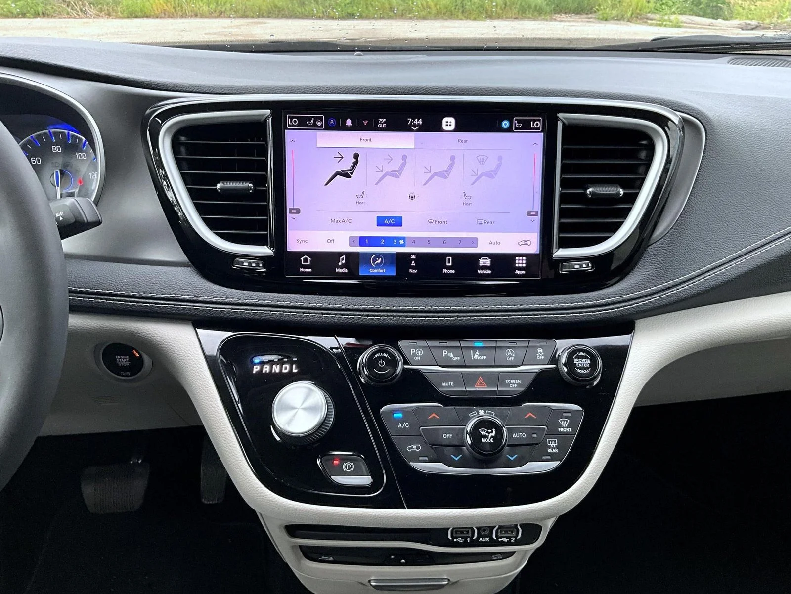 Used 2022 White Chrysler Touring L image 15