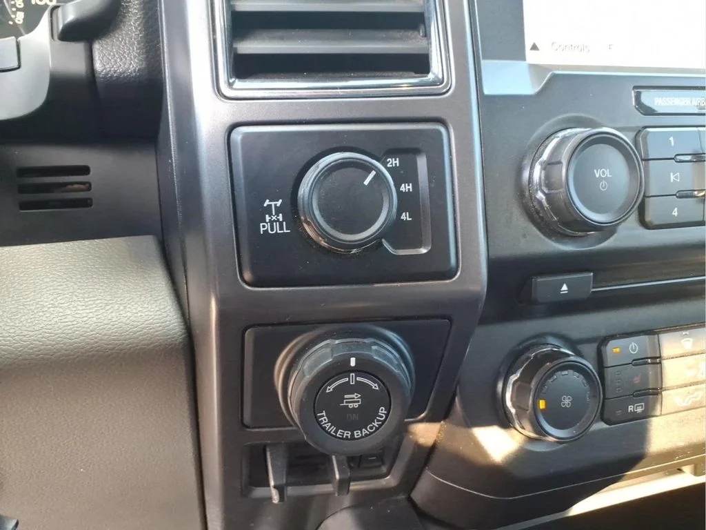 Used 2018 Blue Ford XLT image 22