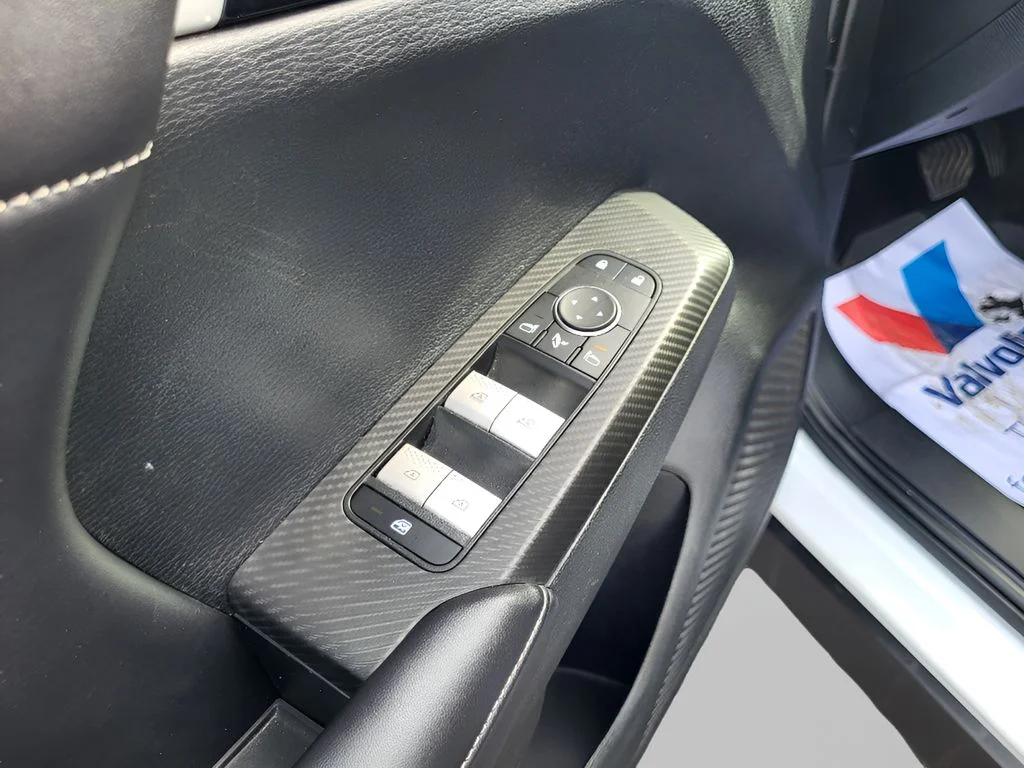 Used 2024 White Diamond Mitsubishi SE image 21