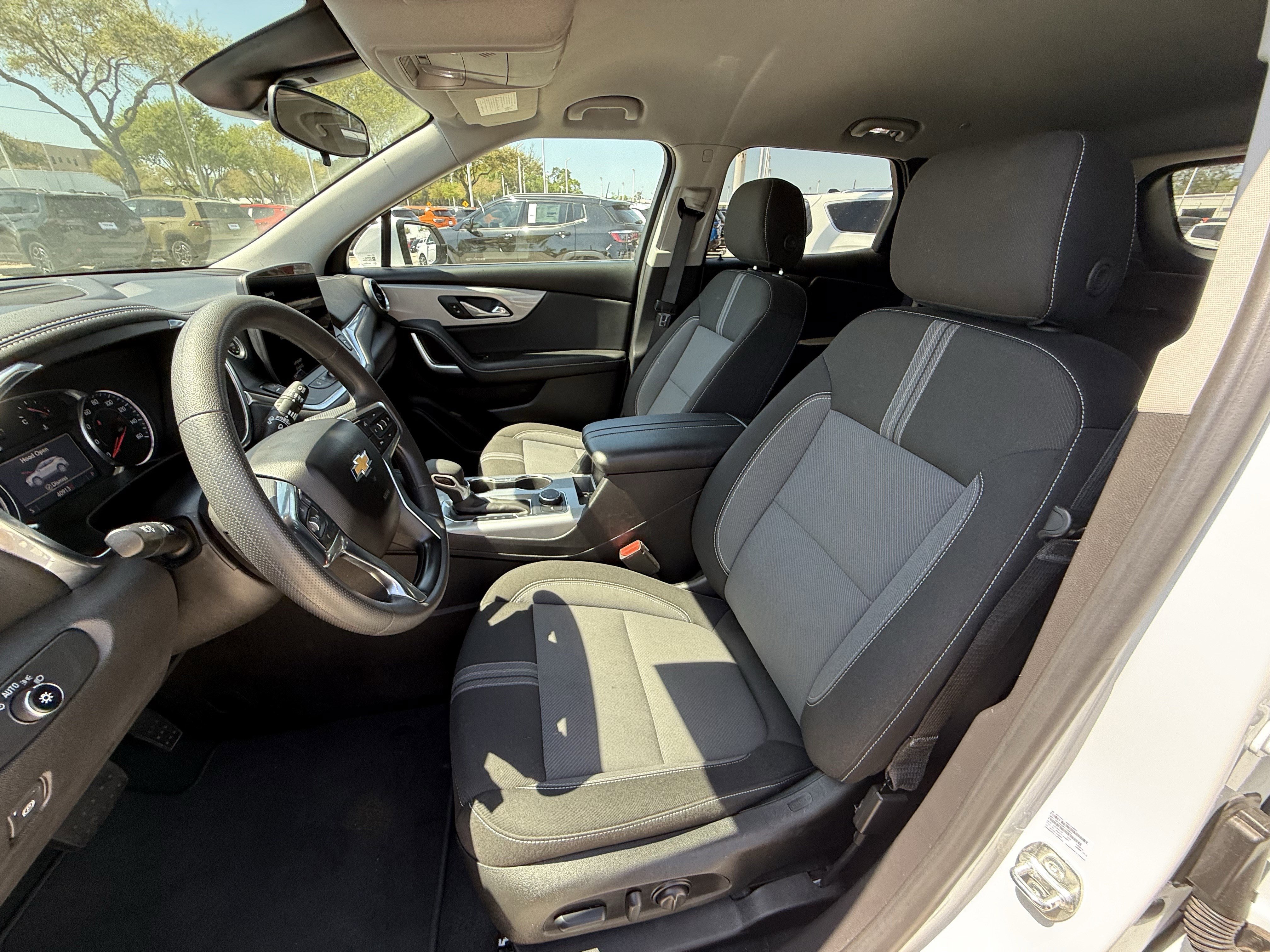 Used 2025 Summit White Chevrolet LT image 27