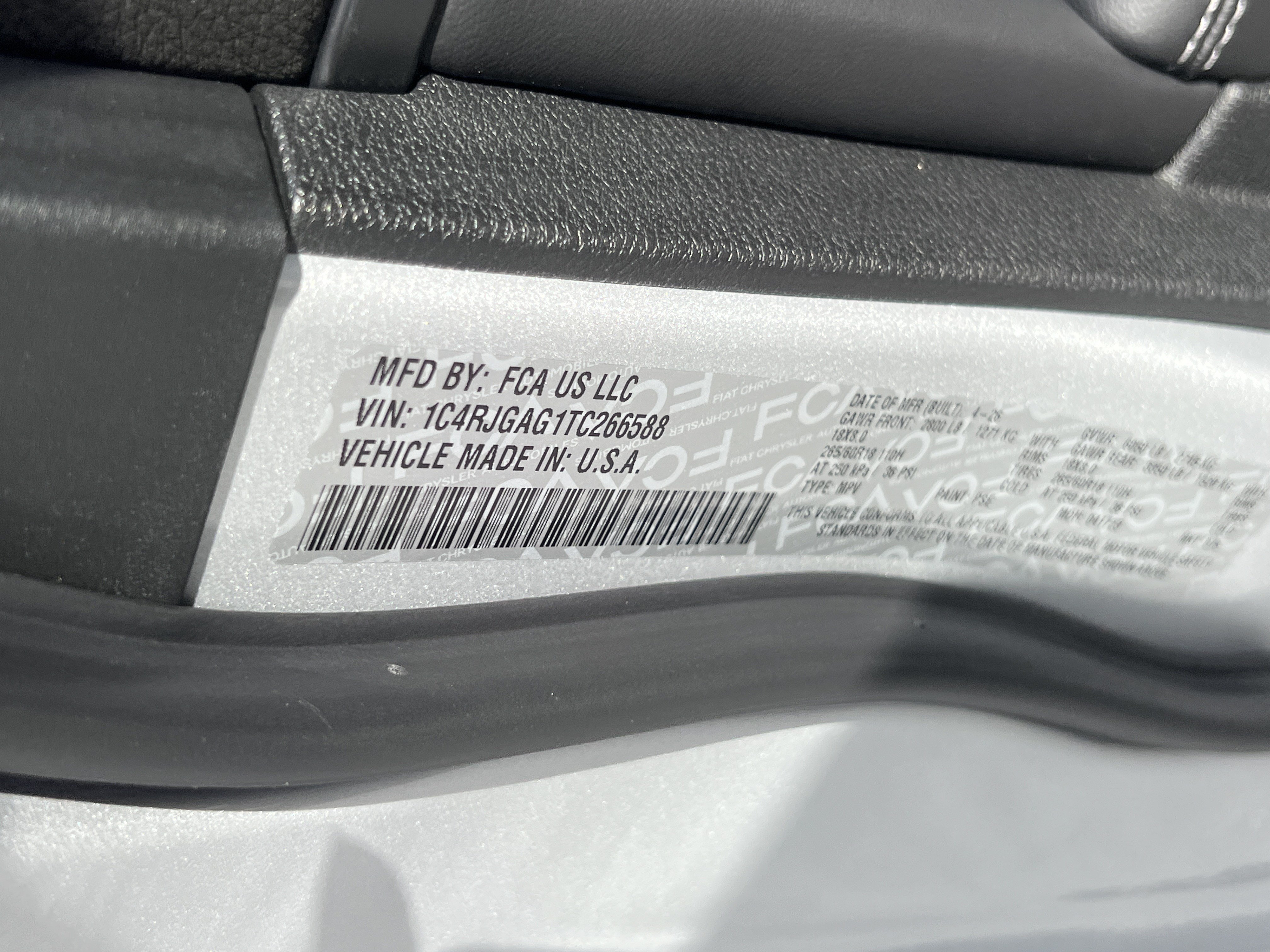 New 2026 Silver Zynith Exterior Paint Jeep Laredo image 34