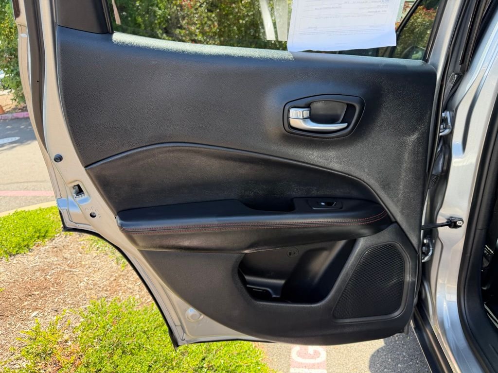 Used 2020 Silver Jeep Trailhawk image 28