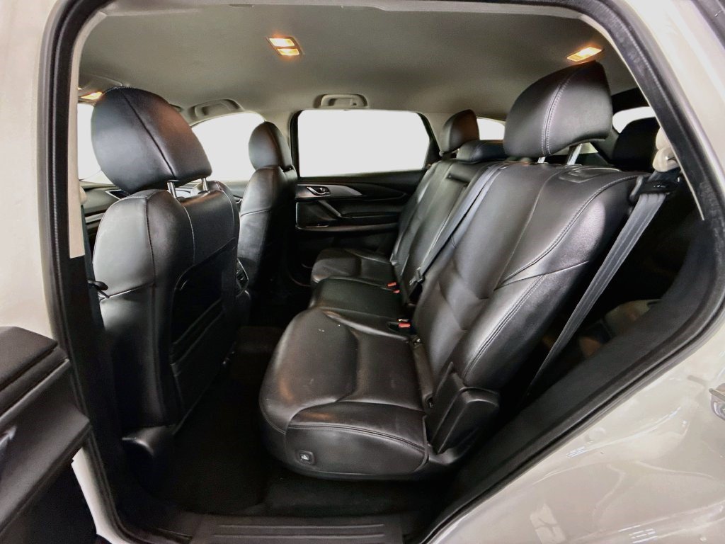 Used 2020 Snowflake White Pearl Mica Mazda Touring image 21