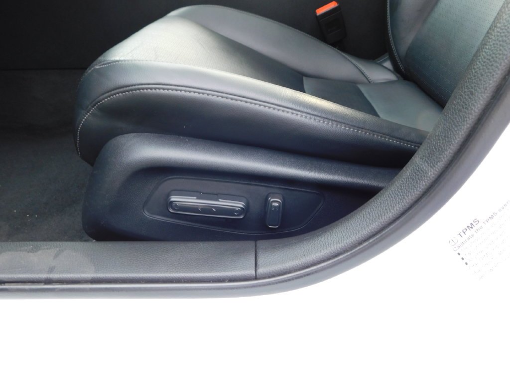 Used 2024 White Honda EX-L image 14