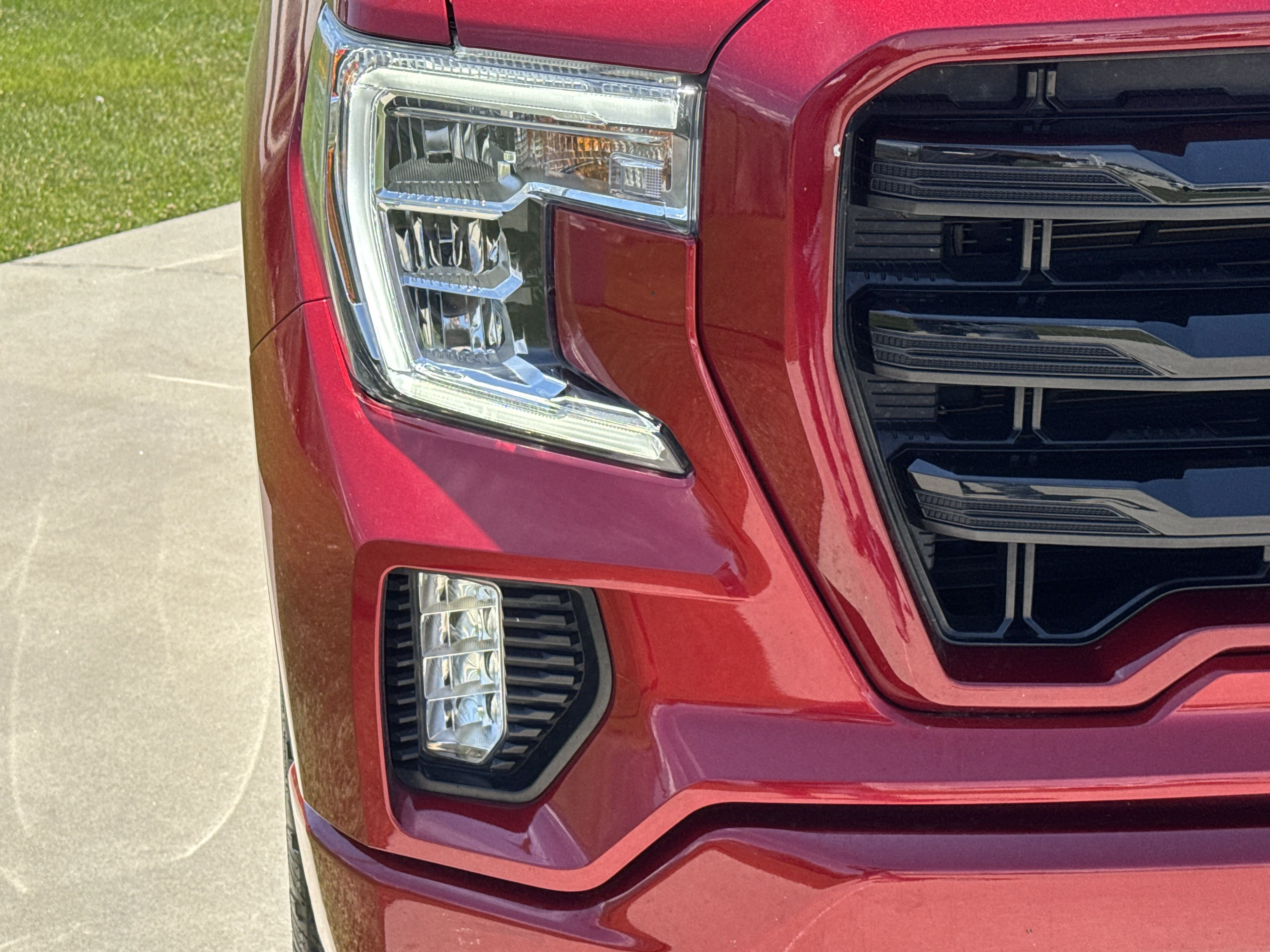Used 2021 Cayenne Red Tintcoat GMC Elevation image 11