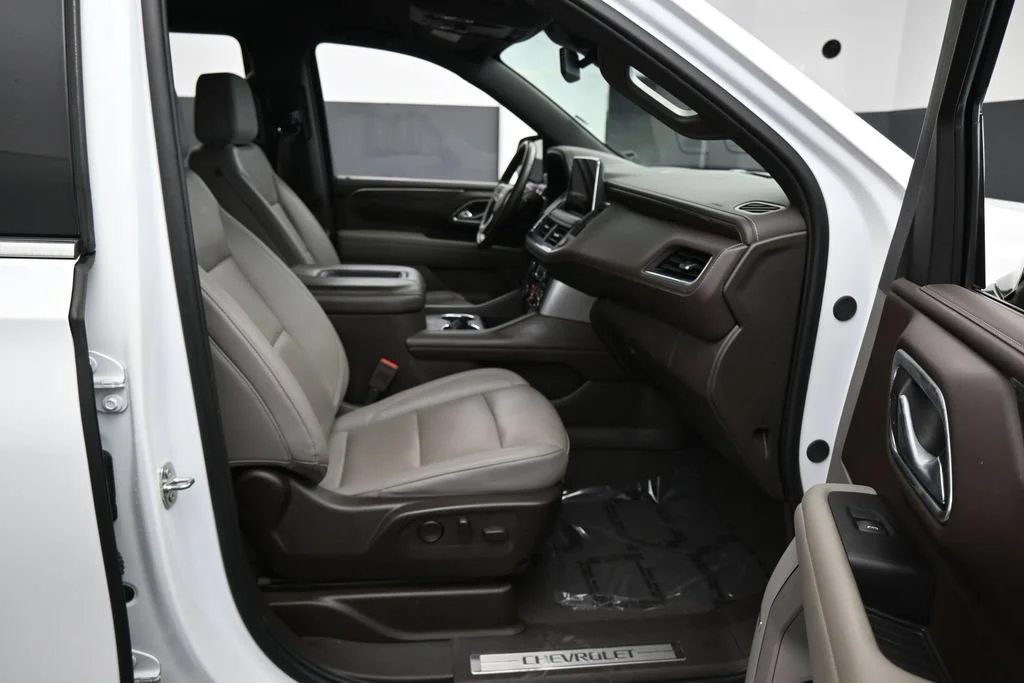 Used 2024 Summit White Chevrolet LT image 32