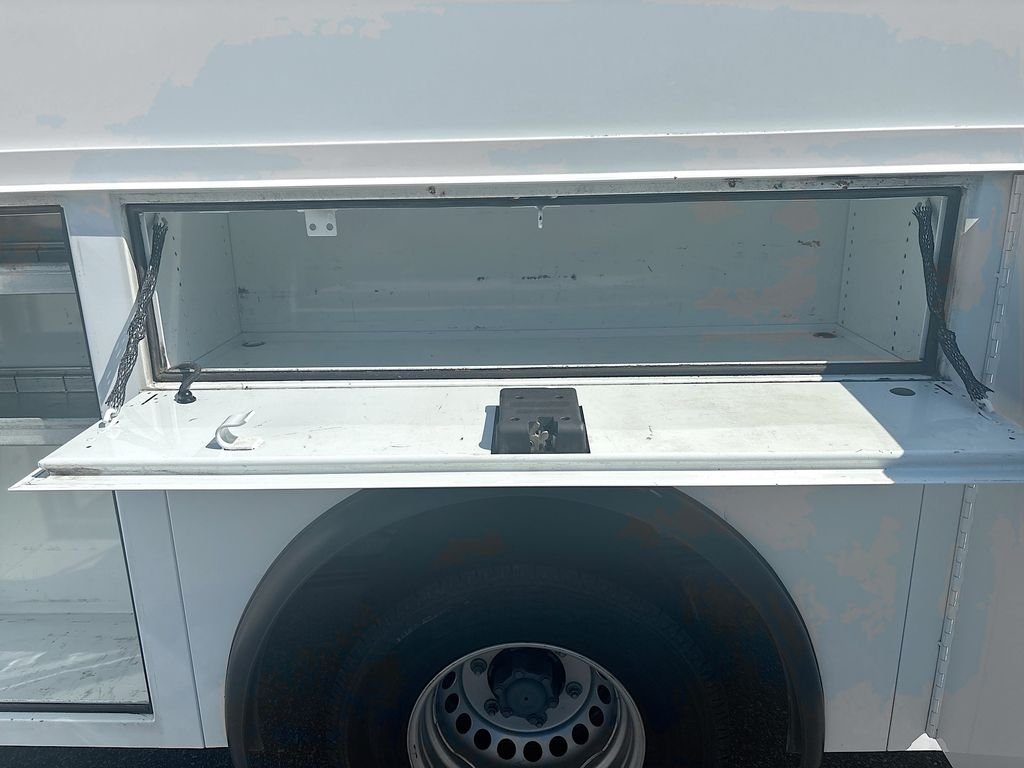 Used 2020  Mercedes-Benz Standard Roof V6 image 16