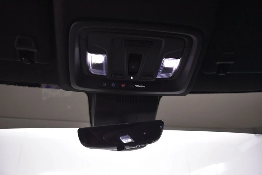 Used 2025 White GMC AT4 image 13