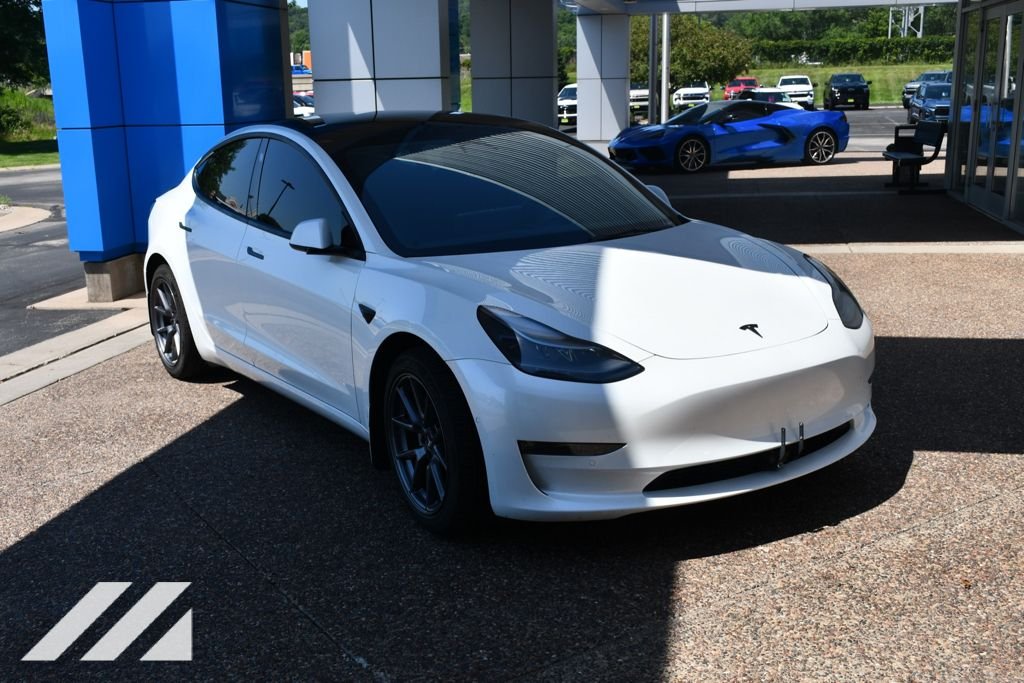 Used 2022  Tesla Base Electric image 11