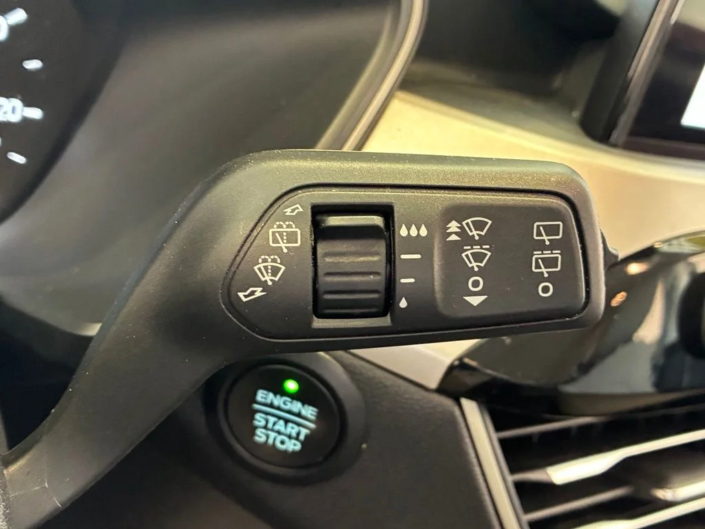 Used 2022 Blue Ford SE image 26